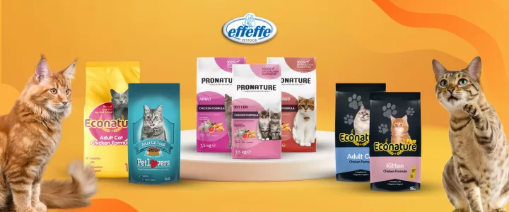 Petsone_1 Effeffe Econature and Pronature adult and kitten cat food bags with two cats
